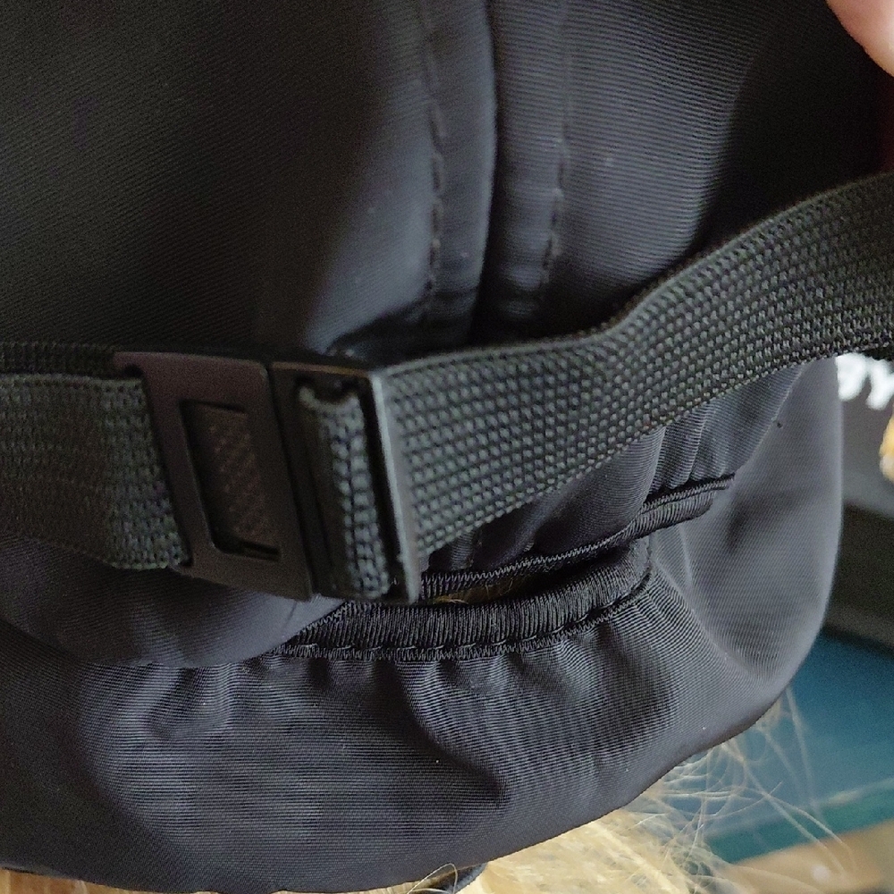 Source Unknown Black Cap With Embroidered Logo - image 3